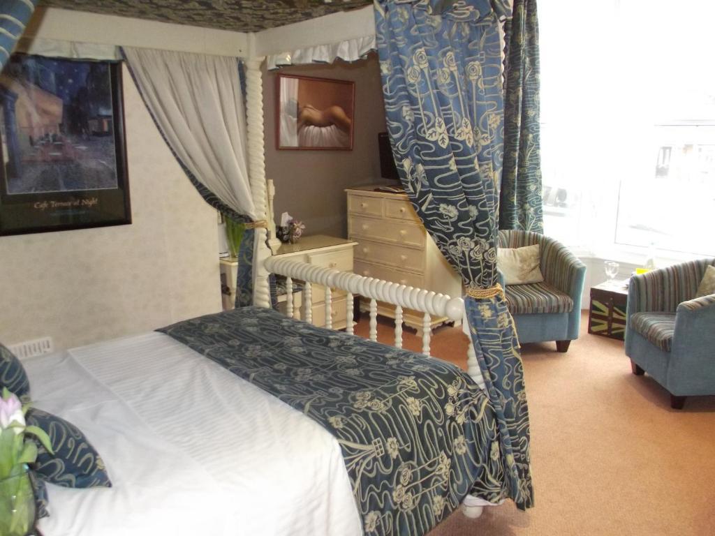 House 4*